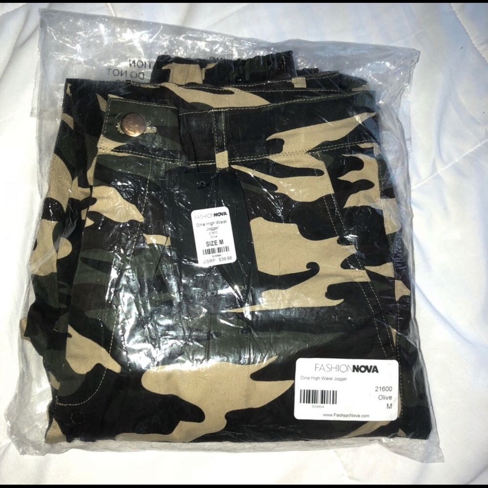 Fashion Nova camo pants - Picture 7 of 8